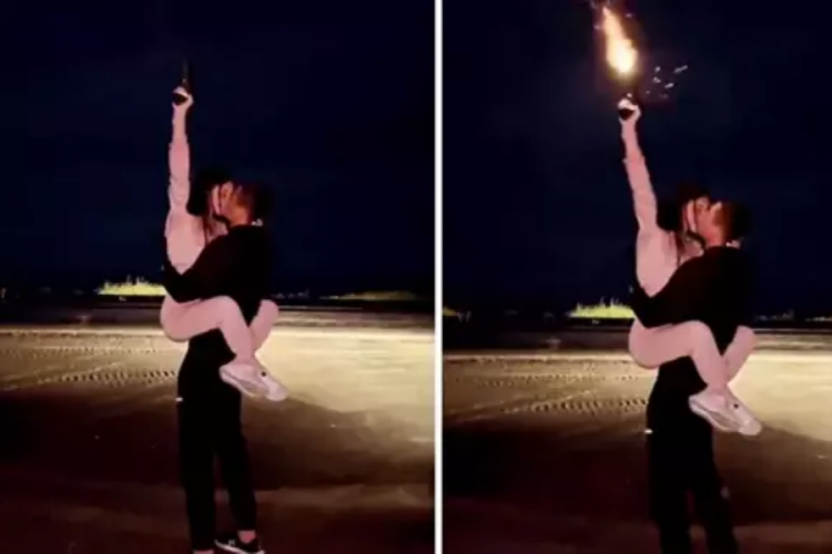 Bir genç, sevgilisiyle öpüşürken aynı