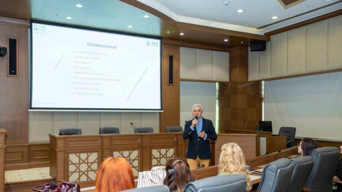 Belediye personeline ‘Etkili iletişim, problem çözme ve liderlik eğitimi’