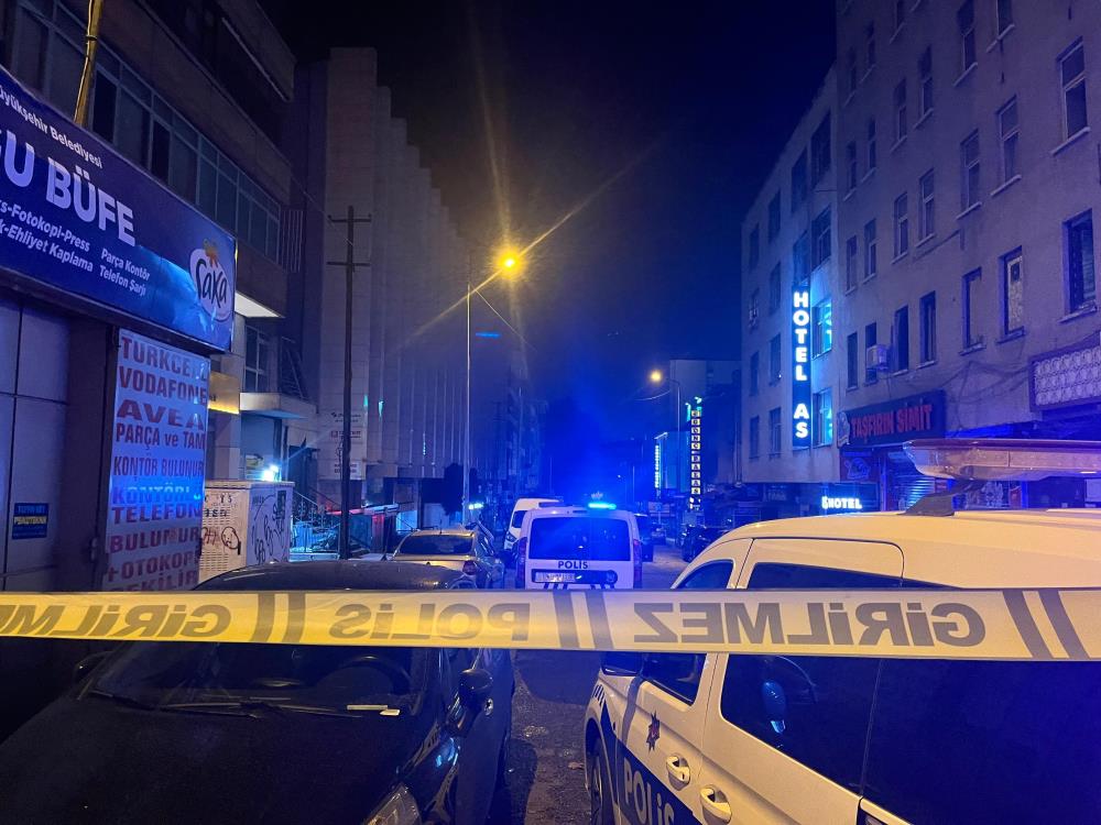 Ankara’nın Rüzgarlı Caddesi bir kişi