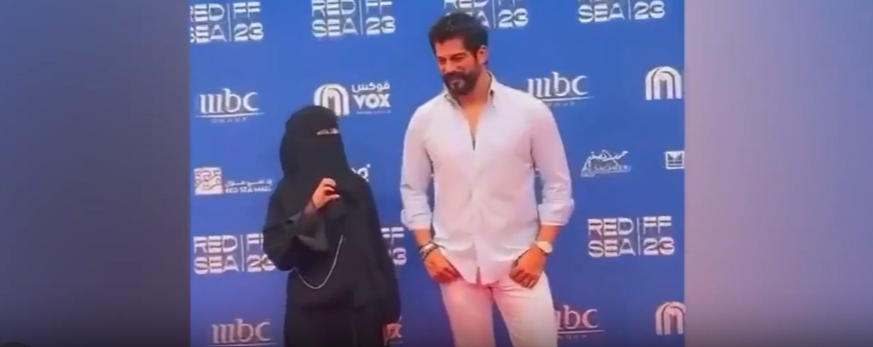 Burak Özçivit, Kadın Hayranının Kalp İsteğini Reddetti