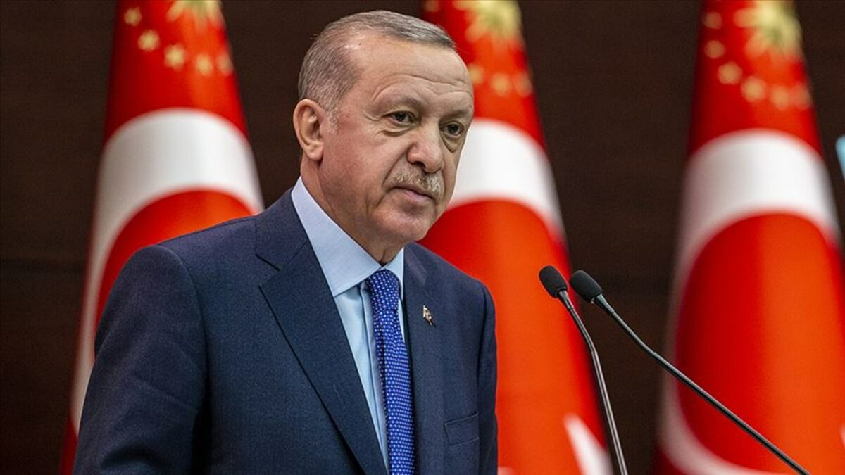 Türkiye-Hollanda maçını izleyen Cumhurbaşkanı