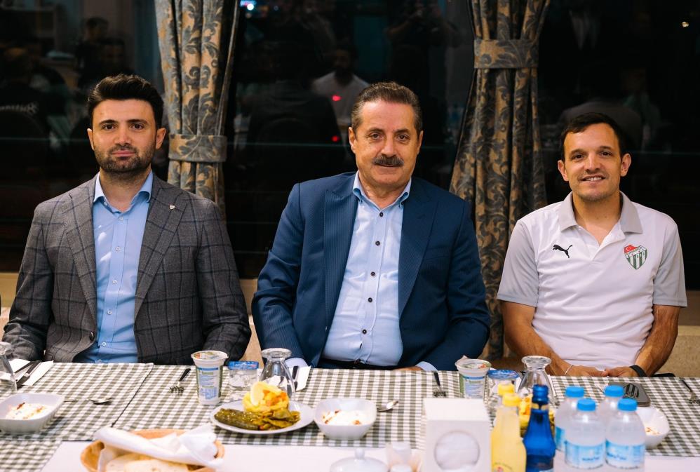 Bursaspor yönetimi, futbolcuları ve Faruk