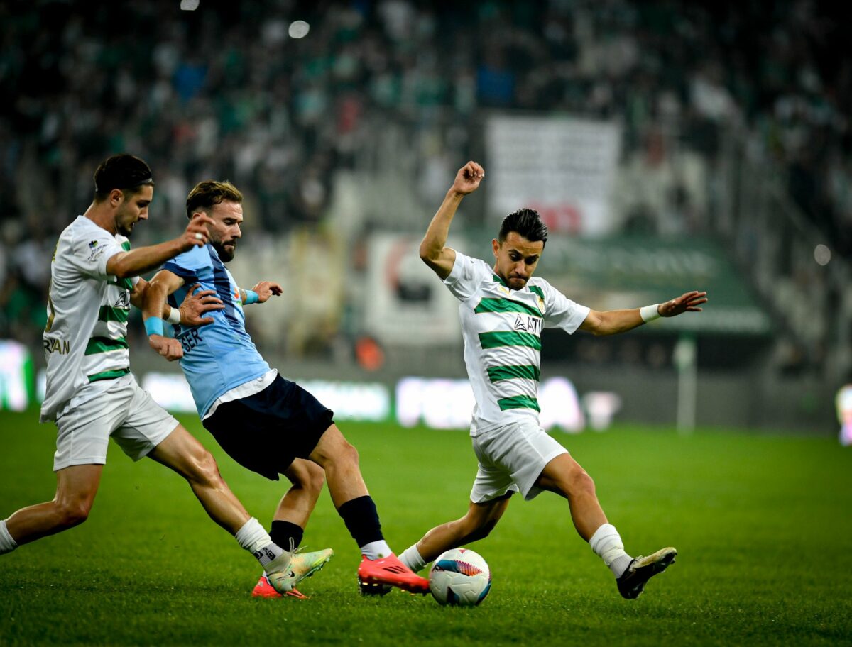 Bursaspor, binlerce taraftarının önünde 2