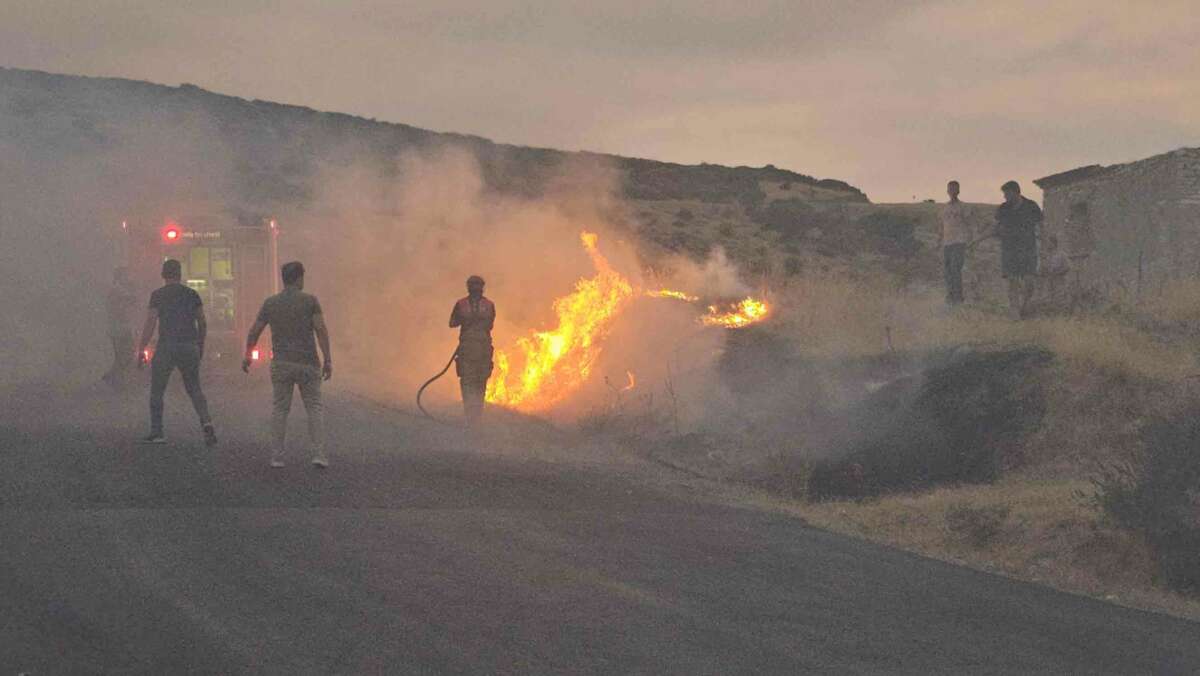 İzmir’in Tire ve Bayındır ilçelerinde orman yangını