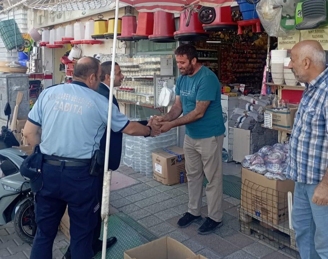 Karacabey Belediyesi zabıta ekipleri,