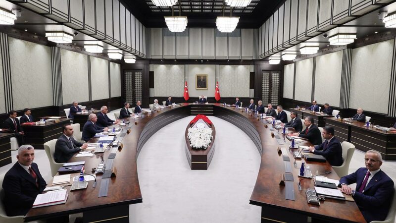 Türkiye'de binlerce öğretmen adayı,