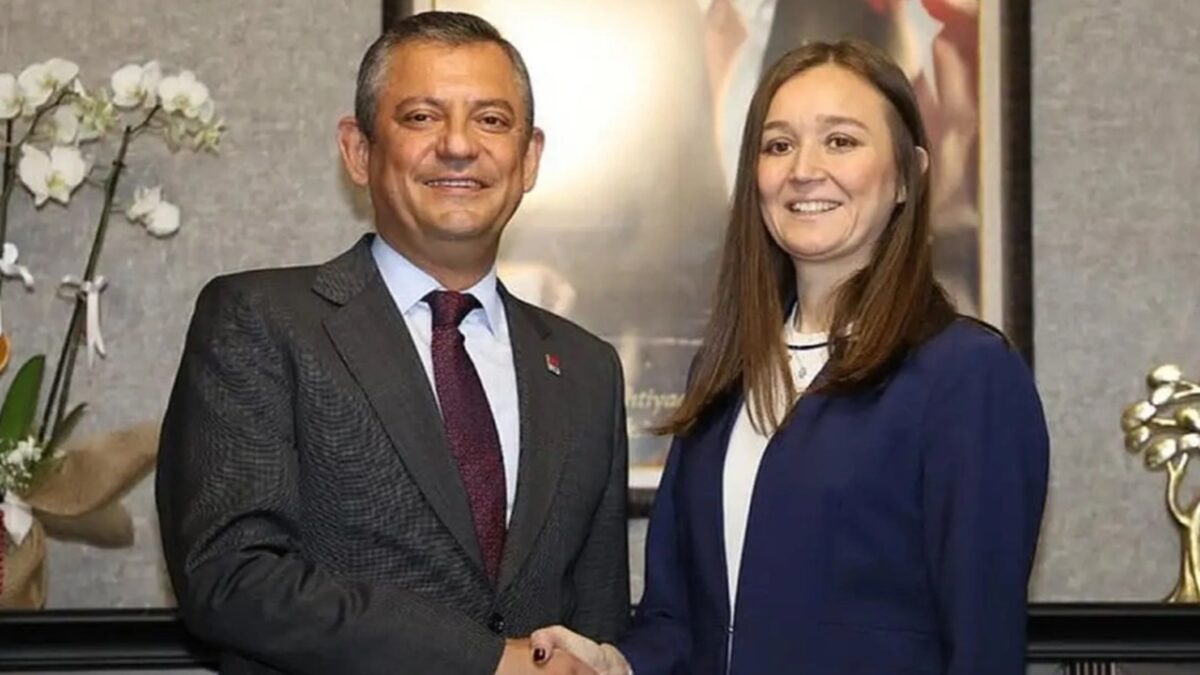 Özel "Partili olmadığı halde bir