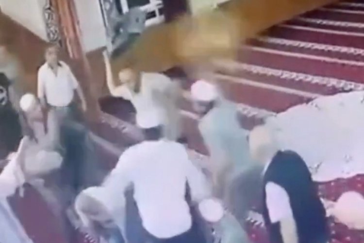 Alaşehir ilçesinde bir şahıs namaz