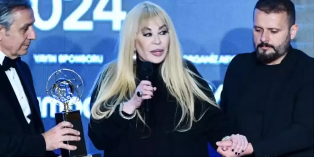 Zerrin Özer’den üzücü haber