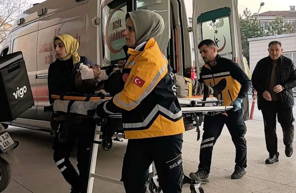 Bursa’daki kazada yaşlı adam ağır yaralandı Bursa'da yolun karşısına geçerken