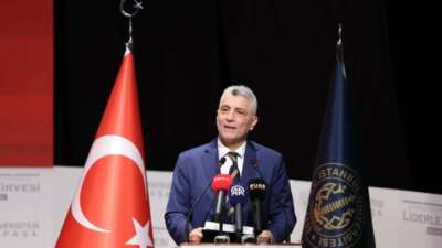 Ticaret Bakanı Ömer Bolat:” Türk otomotiv endüstrisi ülkemizin yüz akı sektörlerinden biri olarak öne çıkmaktadır”