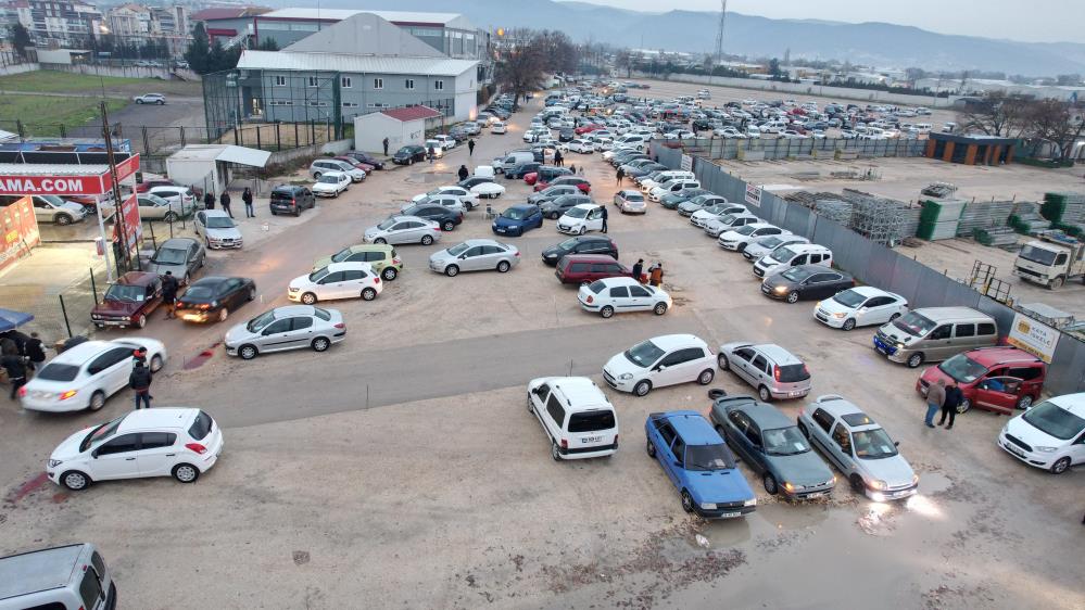 Bursa’da Suriyeliler oto pazarları doldurdu