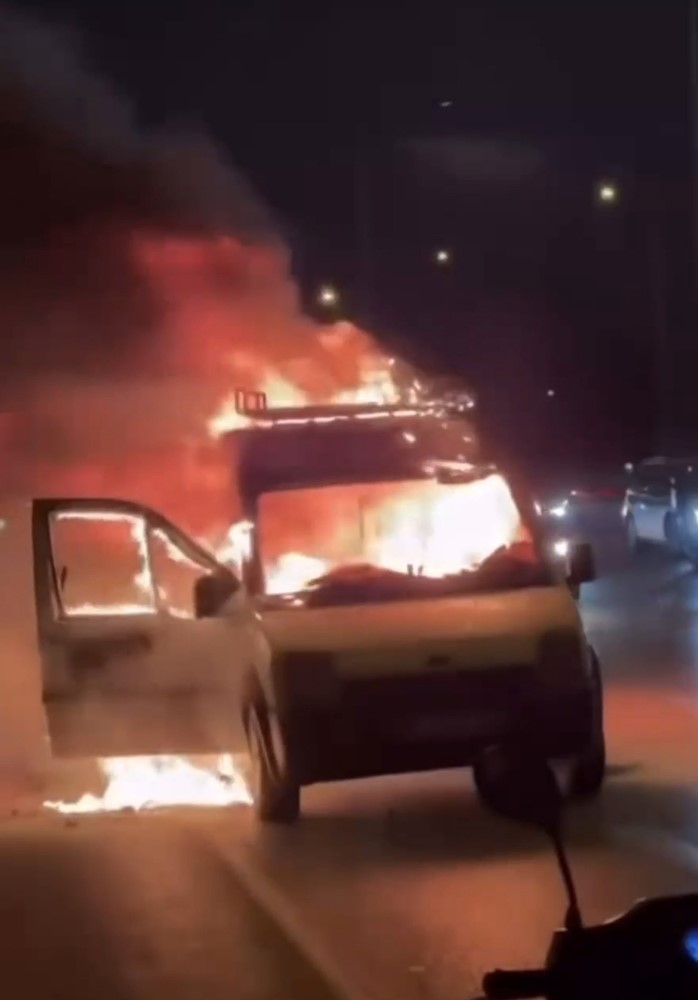Bursa’da otomobil böyle kül oldu