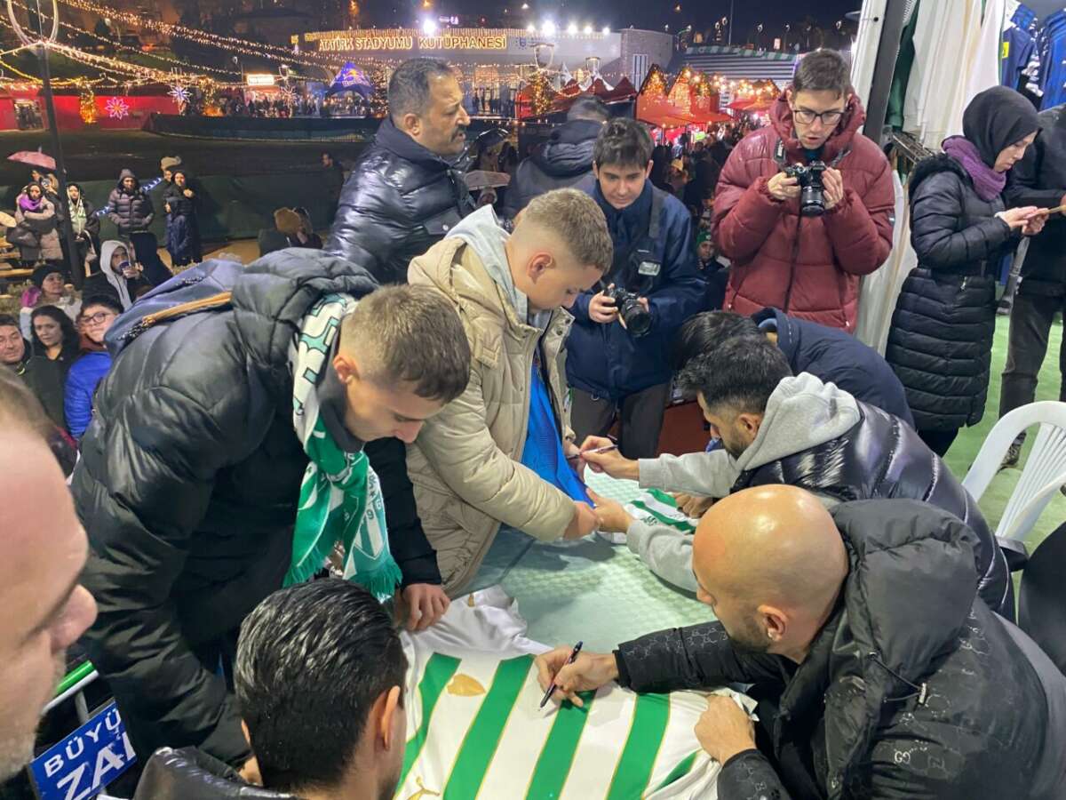 Bursa Yeni Yıl Meydanı’nda Bursaspor Coşkusu: İzdiham Yaşandı!