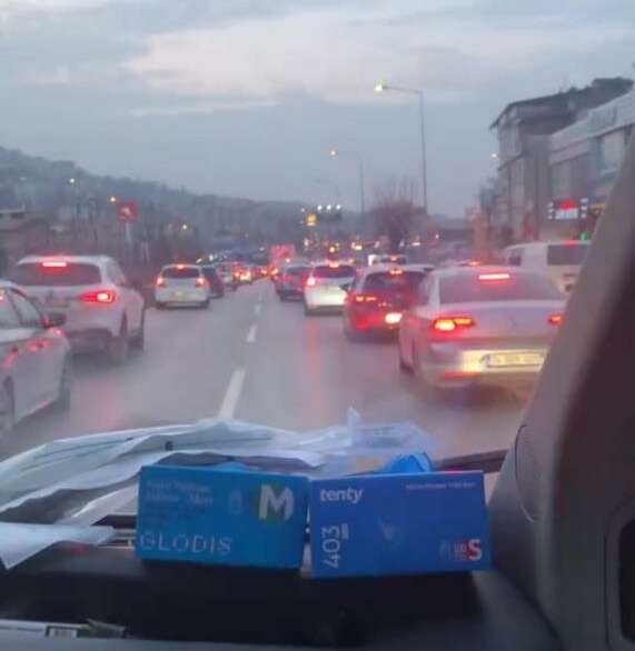 Bursa’da ambulansı gören sürücüler
