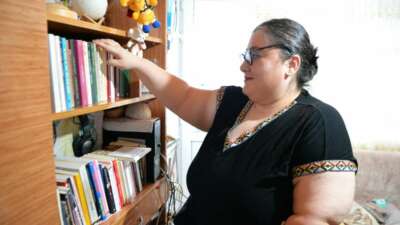 Doğuştan geçirdiği kısmi çocuk felcinden