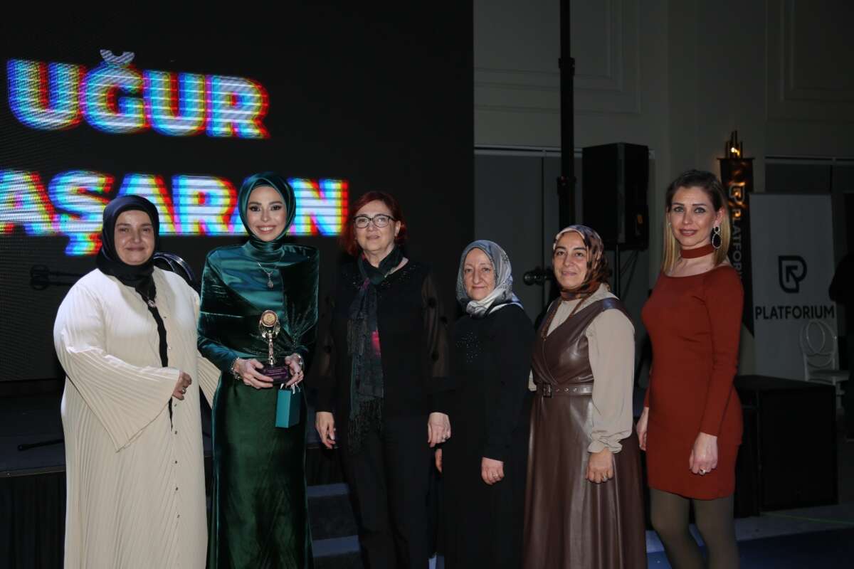 Platforium, “Hikayesi olan gece ile merhaba dedi”