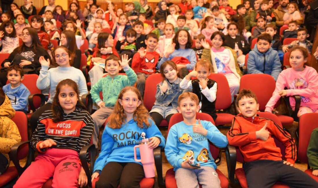 Adile Naşit Tiyatrosu’nda düzenlenen