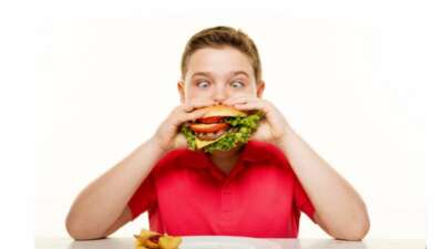 Uzmanlar uyarıyor: Çocukları Fast Food’tan uzak tutun!