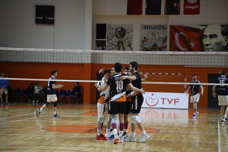İnegöl Belediyespor rahat kazandı İnegöl Belediyespor voleybol takımı,