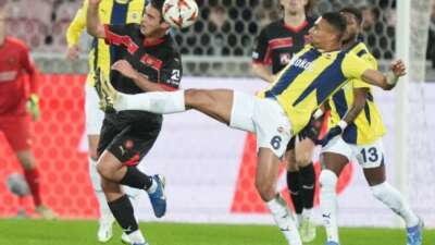 Fenerbahçe kendini play-off’a attı