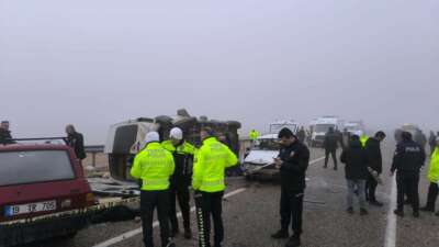 Zincirleme trafik kazası: 3 ölü, 18 yaralı