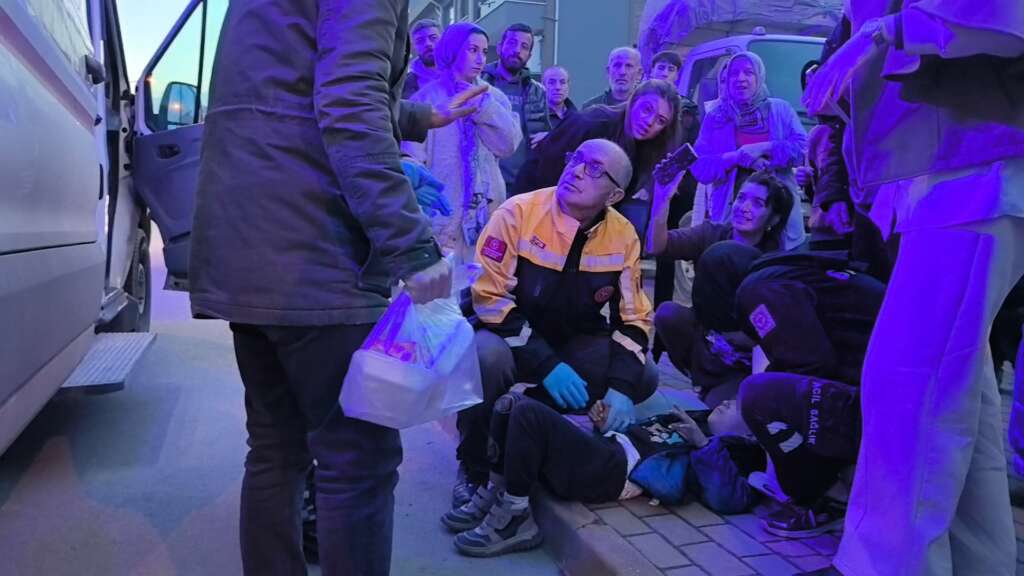 Bursa’da kahreden kaza; Yola aniden çıkan çocuğa minibüs çarptı