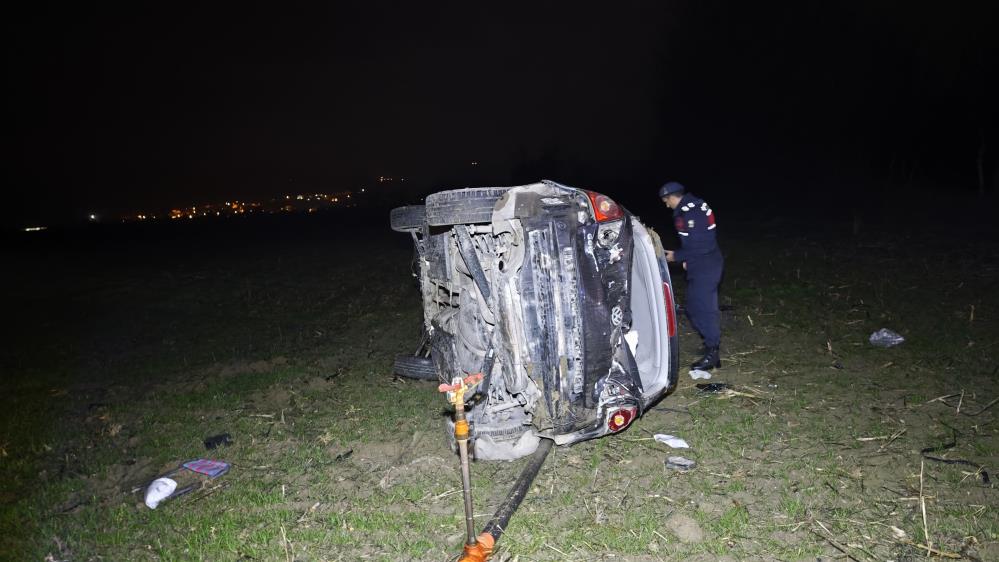 Bursa’da otomobil tarlaya uçtu Bursa'nın İnegöl ilçesinde kontrolden