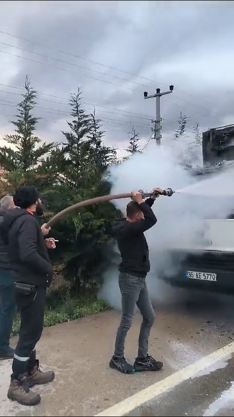 Bursa’da seyir halindeki kamyonette çıkan