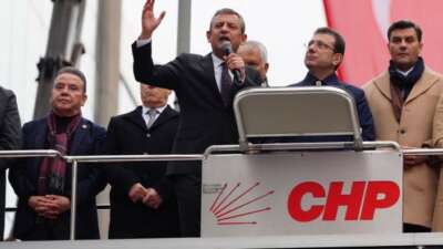 Özgür Özel, küplere bindi; Bu kirli düzene teslim olmayacağız