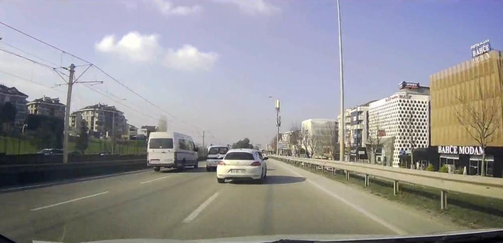 Bursa'da seyir halindeyken makas atan