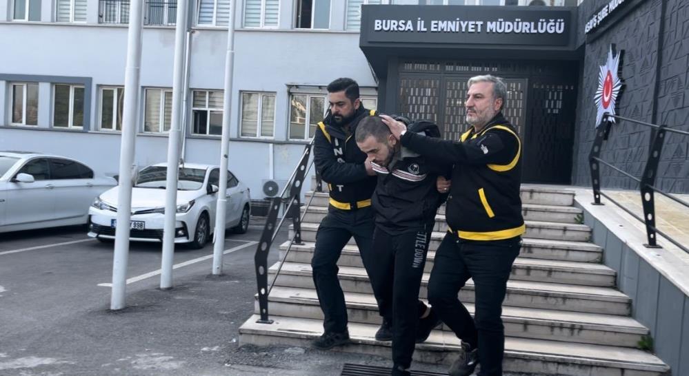 Bursa'da tartıştığı babasını pompalı tüfekle