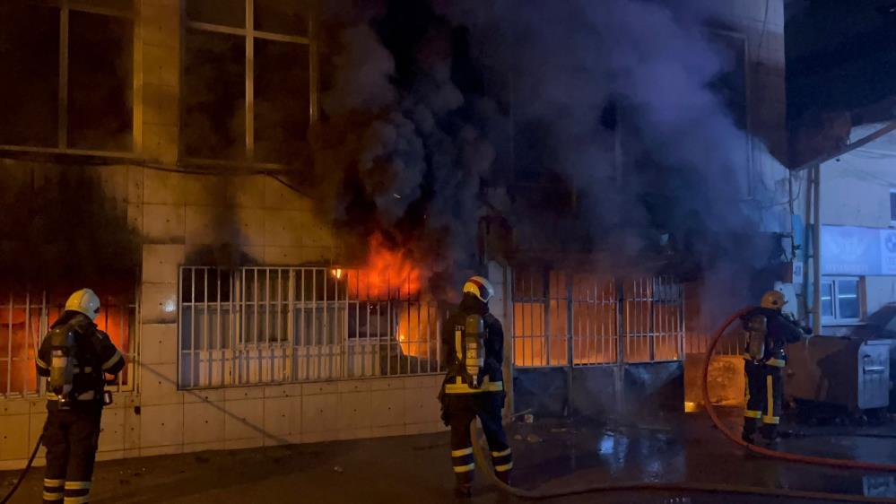 Bursa'da 3 katlı tekstil atölyesinde