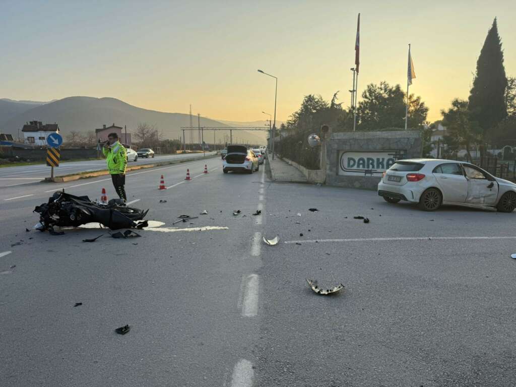 Bursa’nın İznik ilçesinde araçla çarpışan