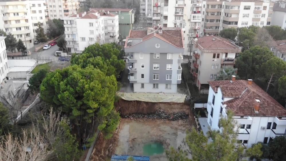 Bursa’da yandaki bir inşaat alanında