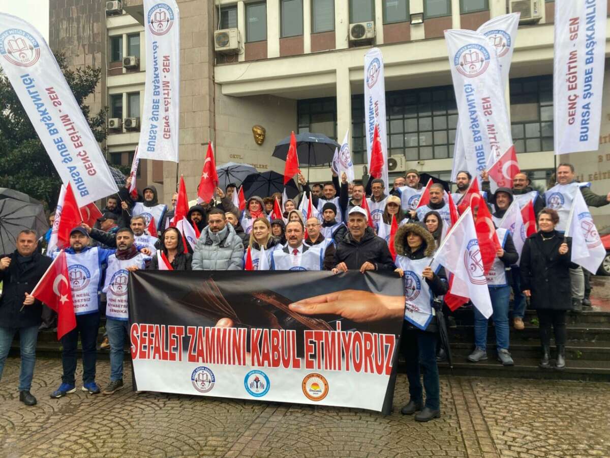 Bursa’da eğitimciler iş bırakma eylemi düzenledi