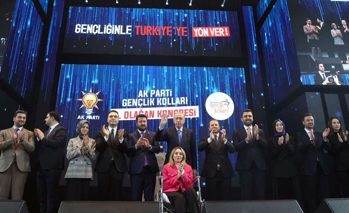 Ak Parti Gençlik Kolları Kongresi’nin divan başkanı Ahmet Kılıç oldu