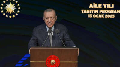 Yeni evlenecek gençlere faizsiz kredi desteği