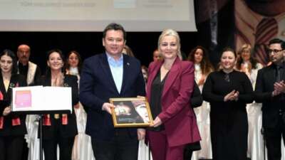 Depremde hayatını kaybedenler Bursa Osmangazi’de unutulmaz konserle anıldı