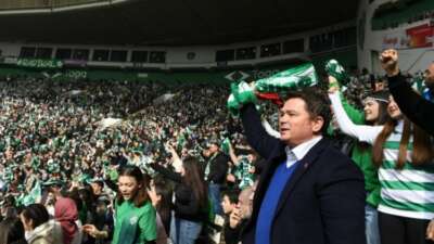 Öğrenciler nerede Başkan Aydın orada; Bursaspor’a tam destek…