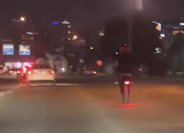 Bursa’da anayola çıkan motosikletli