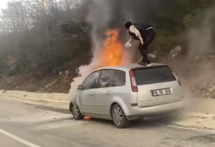 Bursa'da bir sürücü aracındaki