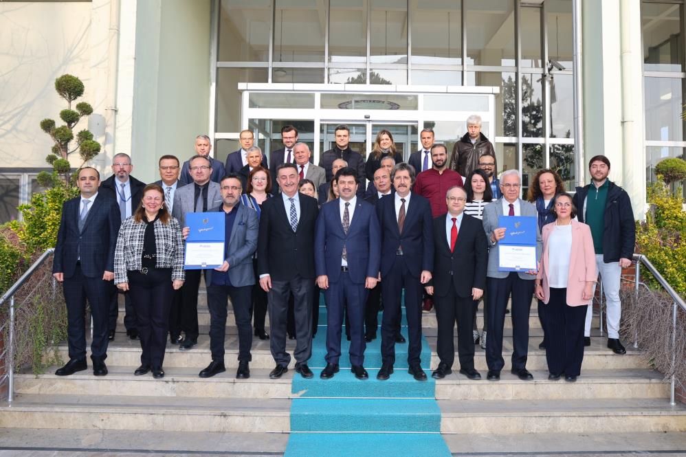 Ulusal ve uluslararası arenada akademik