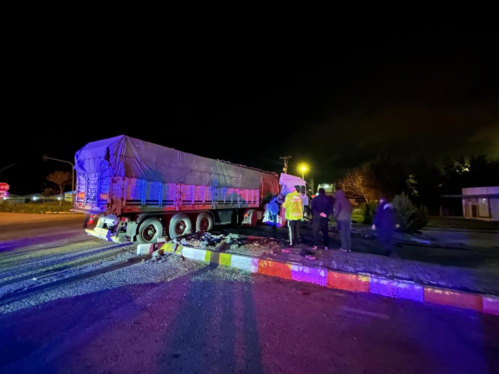 Bursa'nın Karacabey ilçesinde kavşakta