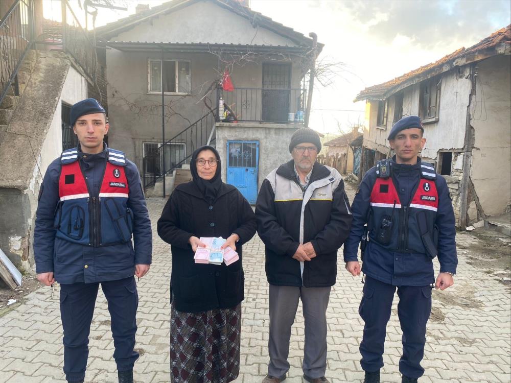 Bursa'da kendilerini polis olarak