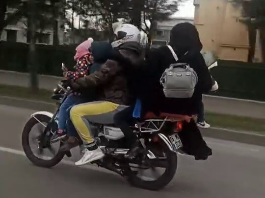 Bursa'da motosiklete anne, baba ve