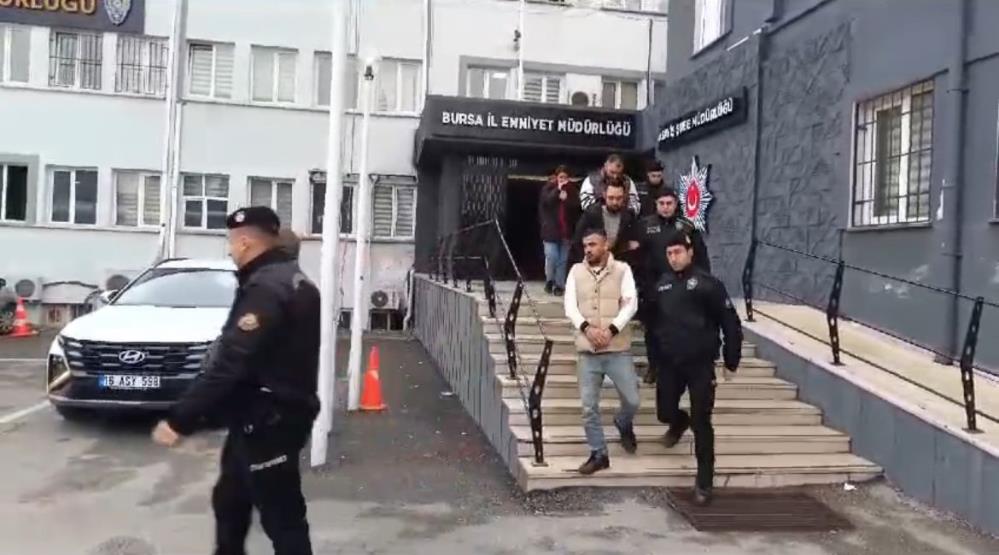 Bursa’da kendilerini banka çalışanı olarak