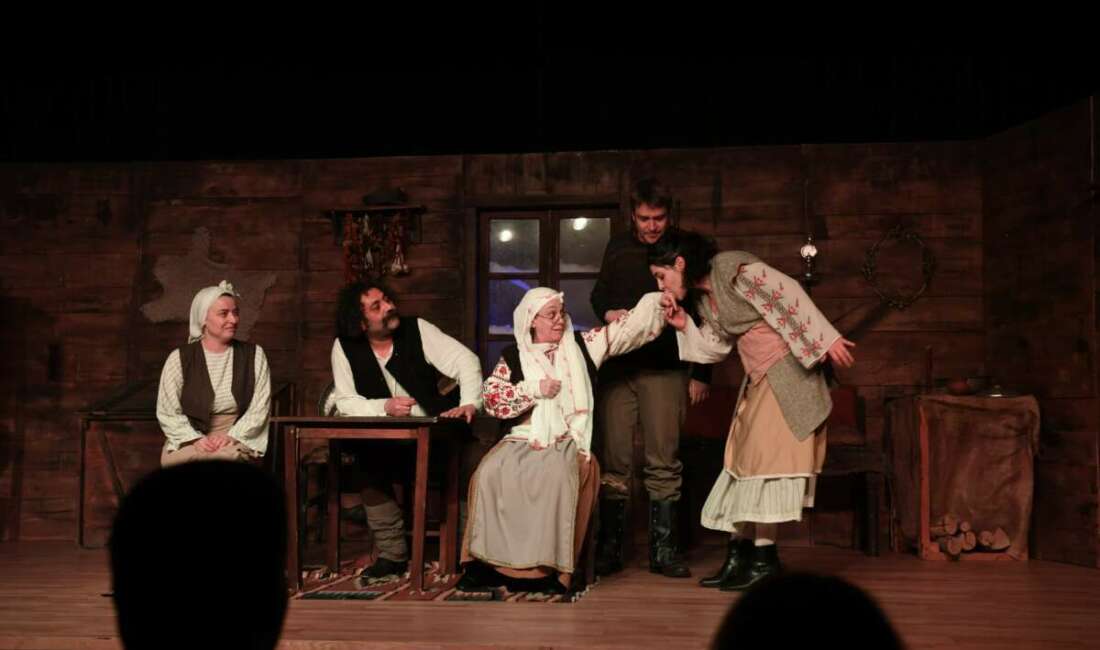 Yüzyıllık sürgün tiyatro oyunuyla anlatıldı Mübadele döneminde yaşanan zorlukları