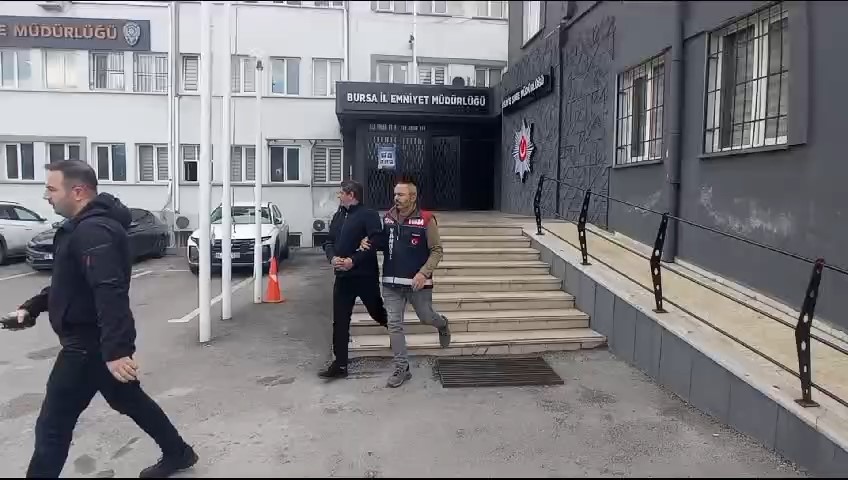 Bursa’da kendini vali olarak tanıtıp iş adamlarını dolandıran şahıs tutuklandı
