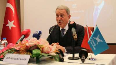 Eski Savunma Bakanı Hulusi Akar:Hulusi Akar dijital teröre dikkat çekti